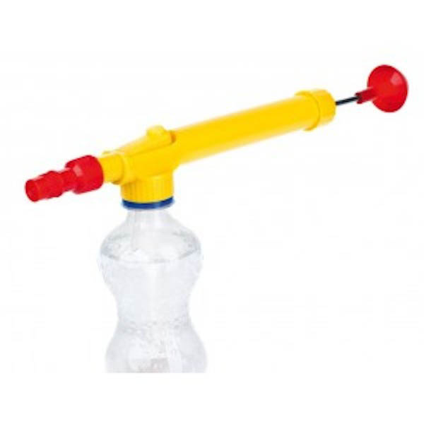 botella de plástico Aquaspray con una salida para riego