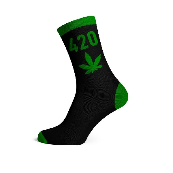 Calcetines negros con diseño cannábico para hombre de la marca Canna