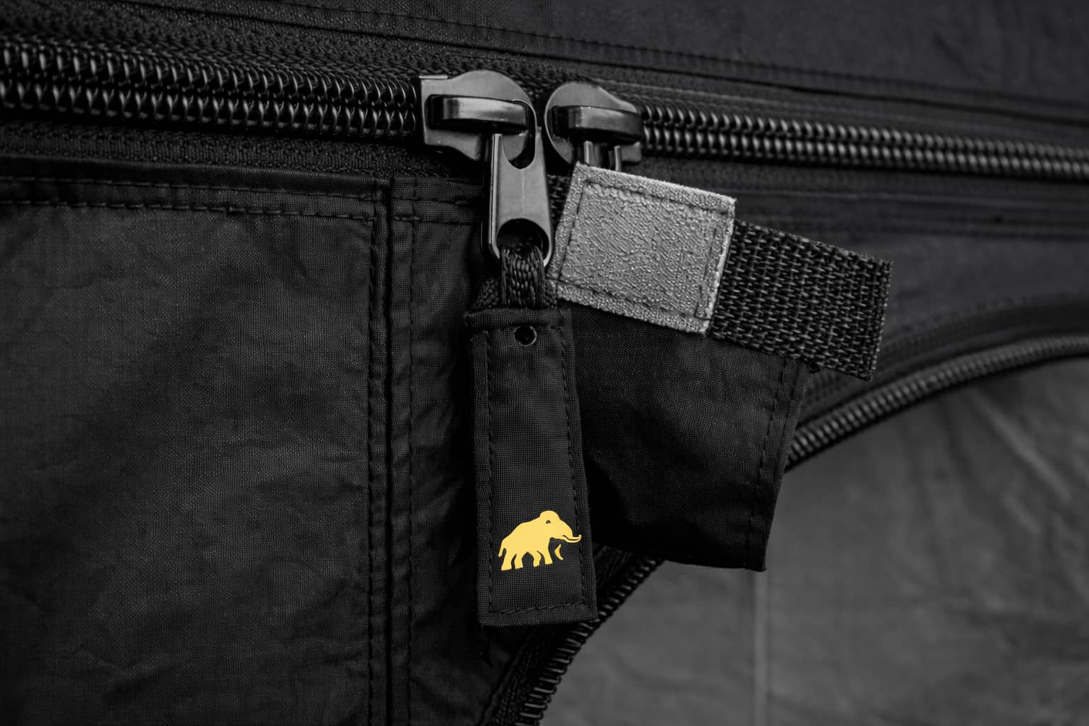 Detalle de cremallera reforzada en armario de cultivo Mammoth