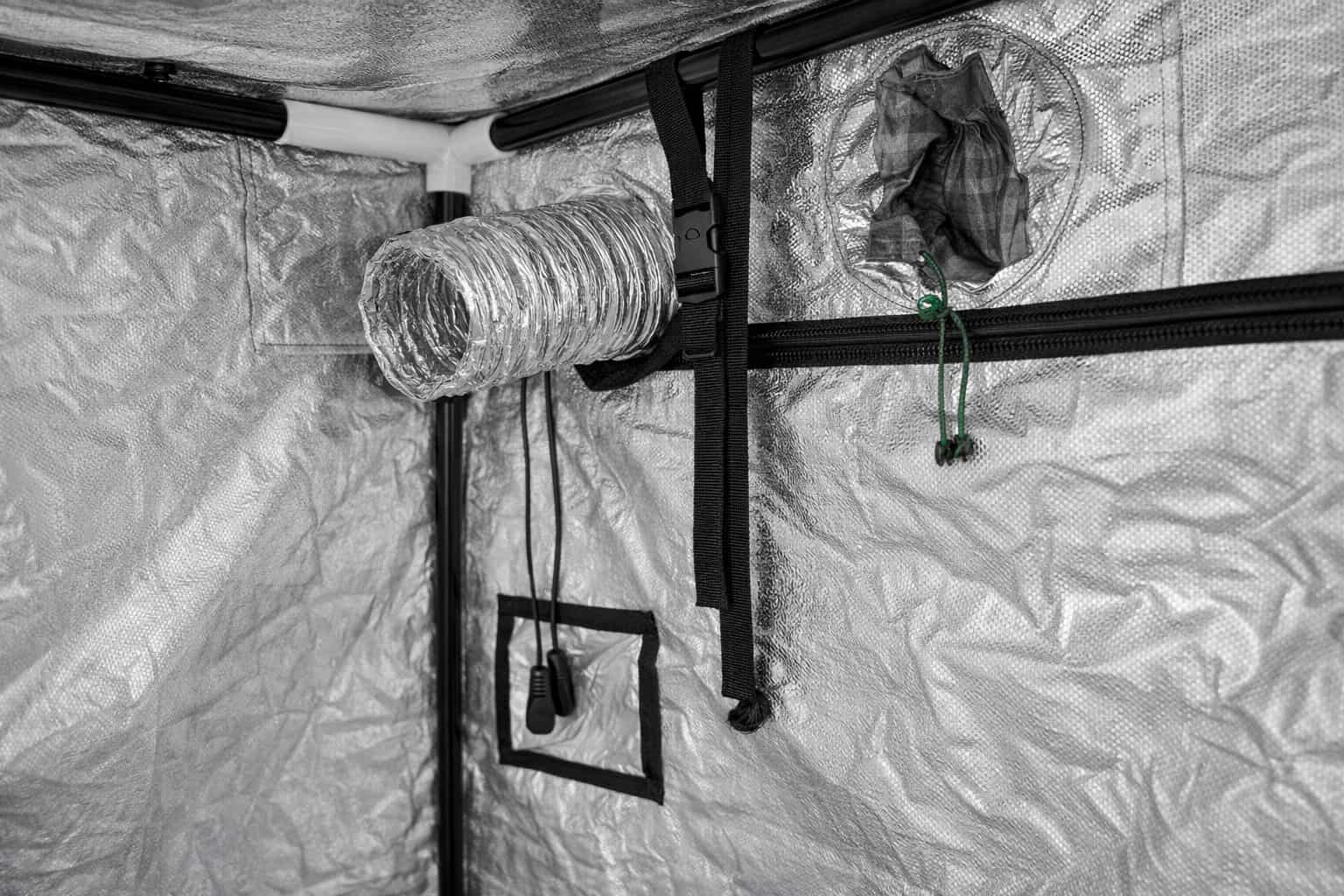 Salida de extracción y ventilación en armario de cultivo Cultibox