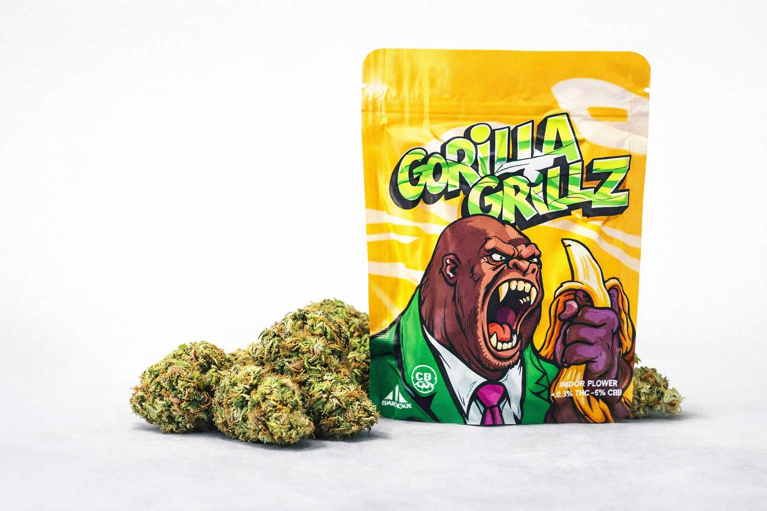 Bolsa Gorilla Grillz con ilustración de gorila sosteniendo un plátano, acompañada de cogollos CBD sobre fondo blanco